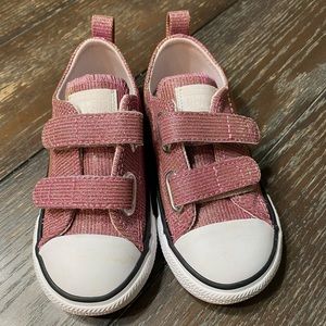 NWOT pink and gold converse size 8